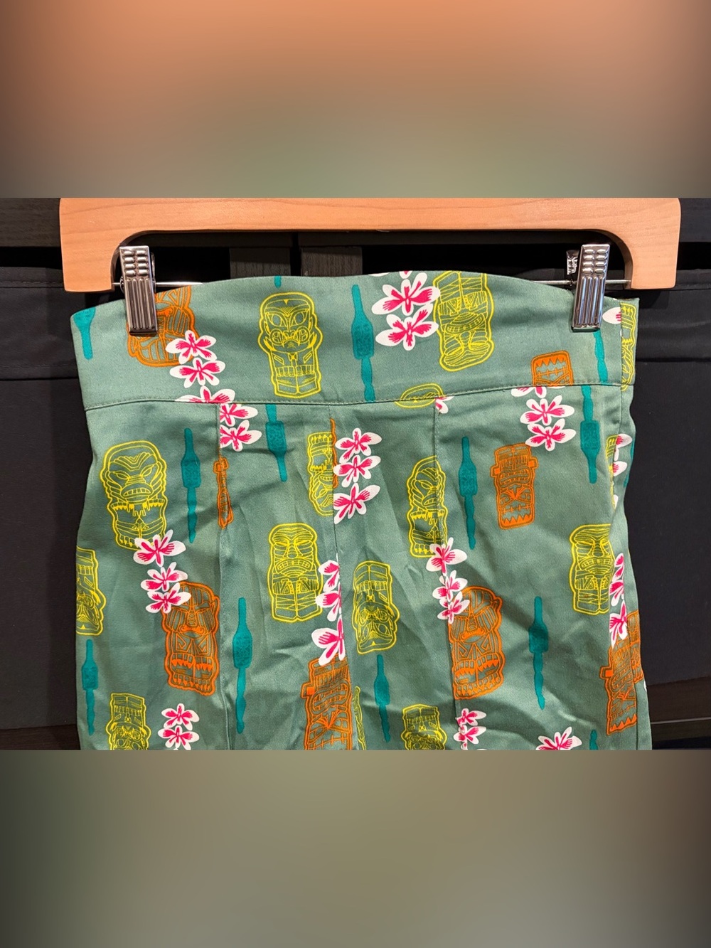 Pinup Couture High Waisted Shorts In Teal Tiki NWOT Size S - Picture 2 of 5